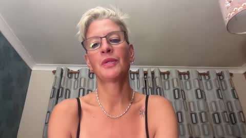 JennyHazel online show from 09.22.25