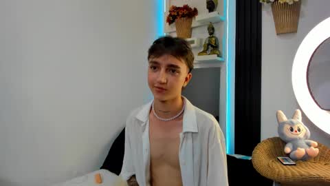 jero independent model online show from 11.18.25