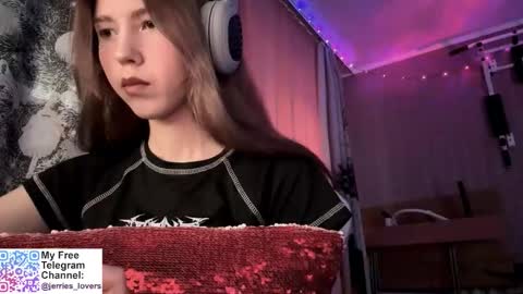 Snapshot of jerrienyhan chatting on 10.04.25 jerrienyhan online show from 10.04.25