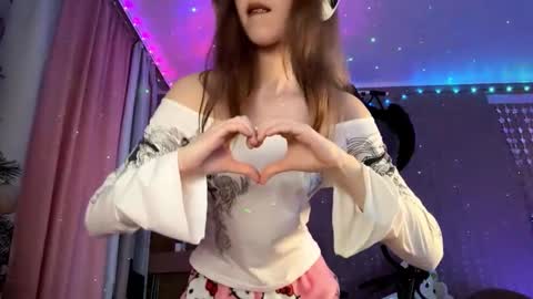 Snapshot of jerrienyhan chatting on 10.08.25 jerrienyhan online show from 10.08.25