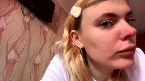 Snapshot of jeslynomert chatting on 10.26.25 JeslyNomert online show from 10.26.25