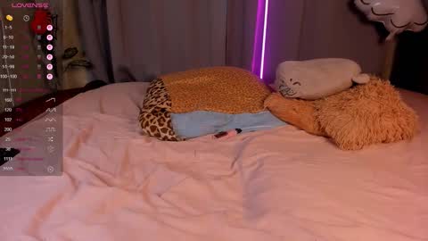 Snapshot of jess_lui chatting on 10.31.25 Jess online show from 10.31.25