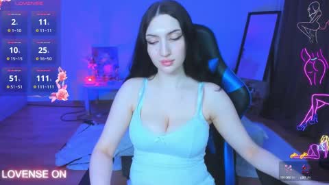  hello my name is Hanna  online show from 12.11.24