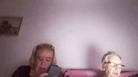 Snapshot of jessandsilverfox61 chatting on 11.07.25 jessandsilverfox61 online show from 11.07.25