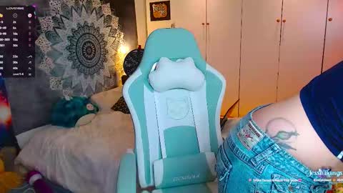 Snapshot of jessebangs chatting on 11.03.25 Jesse online show from 11.03.25