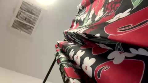 Snapshot of jesselopezcali chatting on 06.07.26 Hungjessy online show from 06.07.26
