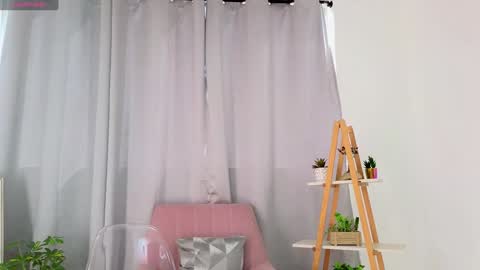 Snapshot of jessey_adams chatting on 01.22.25 bella adams online show from 01.22.25