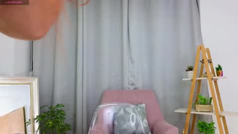 Snapshot of jessey_adams chatting on 01.26.25 bella adams online show from 01.26.25