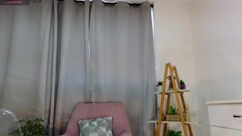 Snapshot of jessey_adams chatting on 02.18.25 bella adams online show from 02.18.25