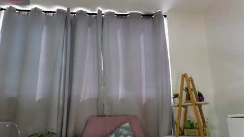 Snapshot of jessey_adams chatting on 02.19.25 bella adams online show from 02.19.25