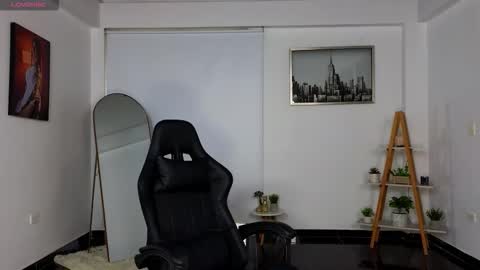 Snapshot of jessey_adams chatting on 09.20.25 bella adams online show from 09.20.25