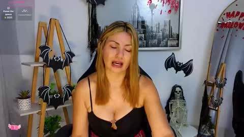 Snapshot of jessey_adams chatting on 10.21.25 bella adams online show from 10.21.25