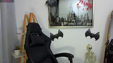 Snapshot of jessey_adams chatting on 10.22.25 bella adams online show from 10.22.25