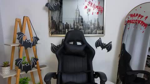 Snapshot of jessey_adams chatting on 10.23.25 bella adams online show from 10.23.25