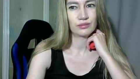 Snapshot of jessfox1 chatting on 12.14.24 JessFox1 online show from 12.14.24