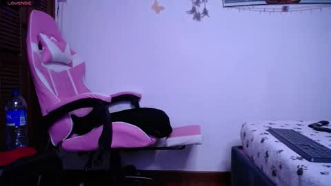 Snapshot of jessi1986_ chatting on 10.23.25 Jessie online show from 10.23.25