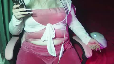 Snapshot of jessiangels chatting on 10.28.25 jessiangels online show from 10.28.25