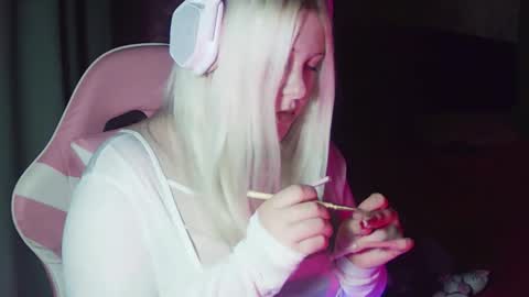 Snapshot of jessiangels chatting on 10.30.25 jessiangels online show from 10.30.25