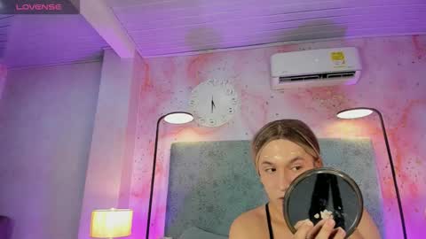 Snapshot of jessicameron chatting on 11.02.25 JESSI AND NAOMI online show from 11.02.25