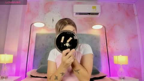 Snapshot of jessicameron chatting on 11.09.25 JESSI AND NAOMI online show from 11.09.25