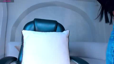 Snapshot of jessicawilliams1 chatting on 10.06.25 JESS online show from 10.06.25