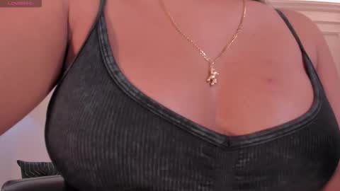 Snapshot of jessicawilliams1 chatting on 10.07.25 JESS online show from 10.07.25