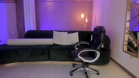 Snapshot of jessicawilliams1 chatting on 10.24.25 JESS online show from 10.24.25