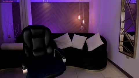 Snapshot of jessicawilliams1 chatting on 10.25.25 JESS online show from 10.25.25