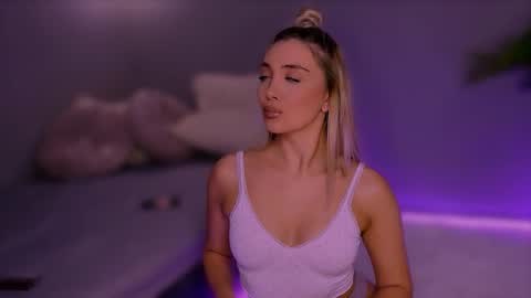 Snapshot of jessiellle chatting on 10.19.25 jessiellle online show from 10.19.25