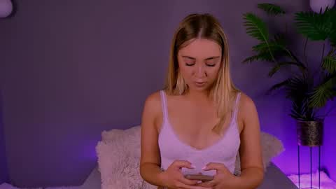 Snapshot of jessiellle chatting on 10.23.25 jessiellle online show from 10.23.25