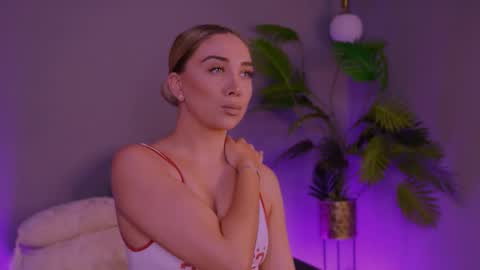 Snapshot of jessiellle chatting on 11.06.25 jessiellle online show from 11.06.25