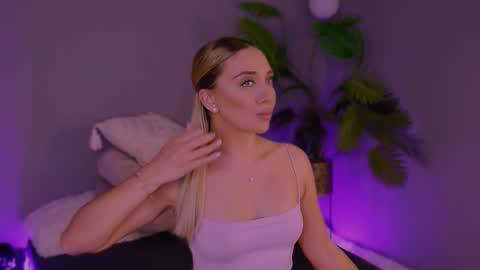 Snapshot of jessiellle chatting on 11.07.25 jessiellle online show from 11.07.25