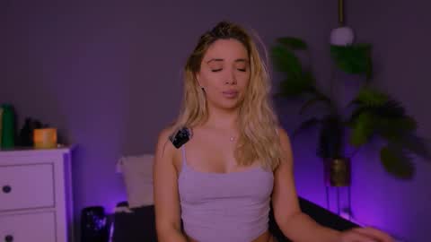 Snapshot of jessiellle chatting on 11.13.25 jessiellle online show from 11.13.25