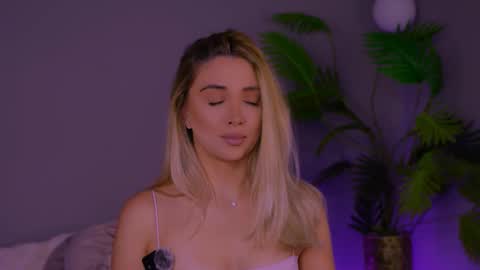 Snapshot of jessiellle chatting on 11.14.25 jessiellle online show from 11.14.25