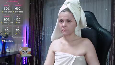 Snapshot of jessiemays chatting on 10.23.25 Jess online show from 10.23.25