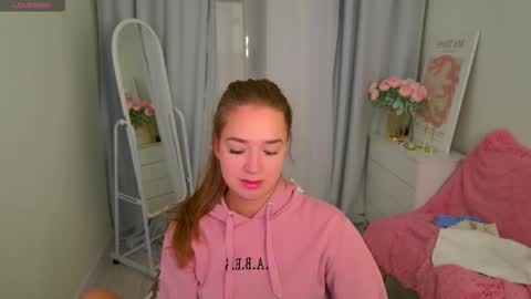 Snapshot of jessiestarz chatting on 10.08.25 Jessi online show from 10.08.25