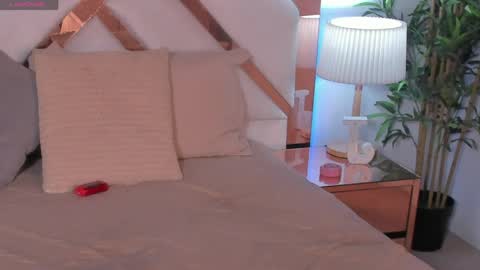 JESSICA STONNE online show from 04.09.26