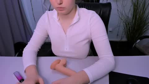 Snapshot of jessika_pur chatting on 12.12.24 Jessi online show from 12.12.24