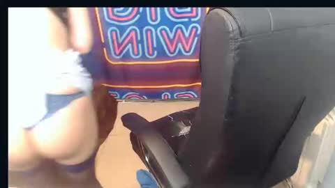 Snapshot of jessikaalba chatting on 01.09.25 Victoria online show from 01.09.25