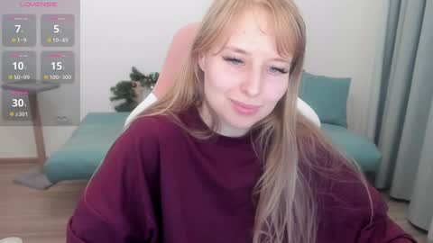 Snapshot of jessy_comely chatting on 12.26.24 Jessy online show from 12.26.24