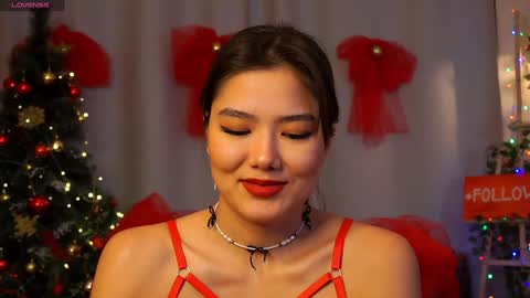 Hi all. My name is Naomi and Im glad to see you in my room  online show from 12.21.24