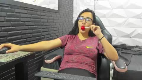 Snapshot of jewelryqueen chatting on 03.03.25 Queen online show from 03.03.25