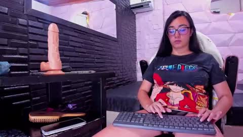 Snapshot of jewelryqueen chatting on 03.08.25 Queen online show from 03.08.25