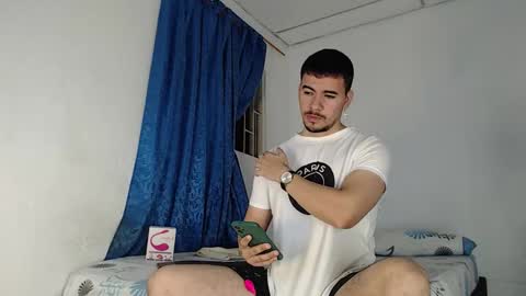 Snapshot of jeycob_happy97 chatting on 10.09.25 Juan David online show from 10.09.25