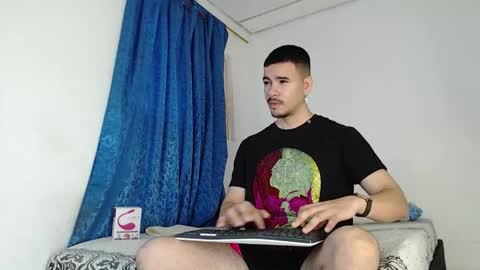 Snapshot of jeycob_happy97 chatting on 11.02.25 Juan David online show from 11.02.25