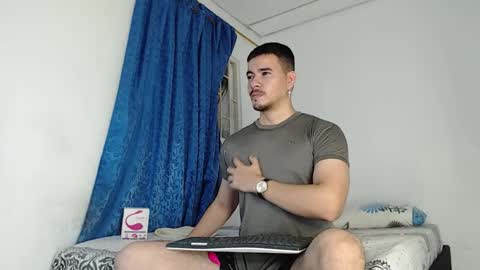 Snapshot of jeycob_happy97 chatting on 11.05.25 Juan David online show from 11.05.25