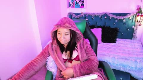 Snapshot of jhiinny_brownn chatting on 12.28.24 Jhiinny online show from 12.28.24