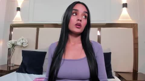 Snapshot of jhoanaduran_ chatting on 10.20.25 Jhoana online show from 10.20.25