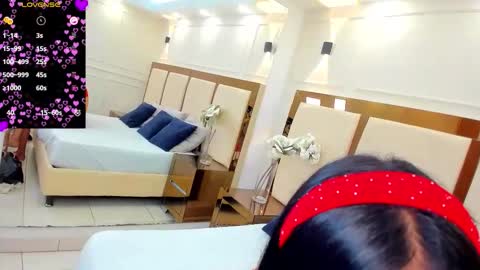 Snapshot of jhoanaduran_ chatting on 10.30.25 Jhoana online show from 10.30.25