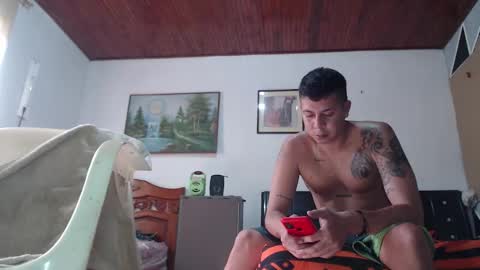 Snapshot of jhon_tommy chatting on 02.18.25 jhon tommy online show from 02.18.25